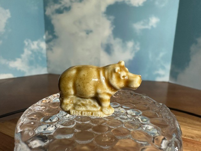 Wade Whimsies Red Rose Tea England Hippo. NICE