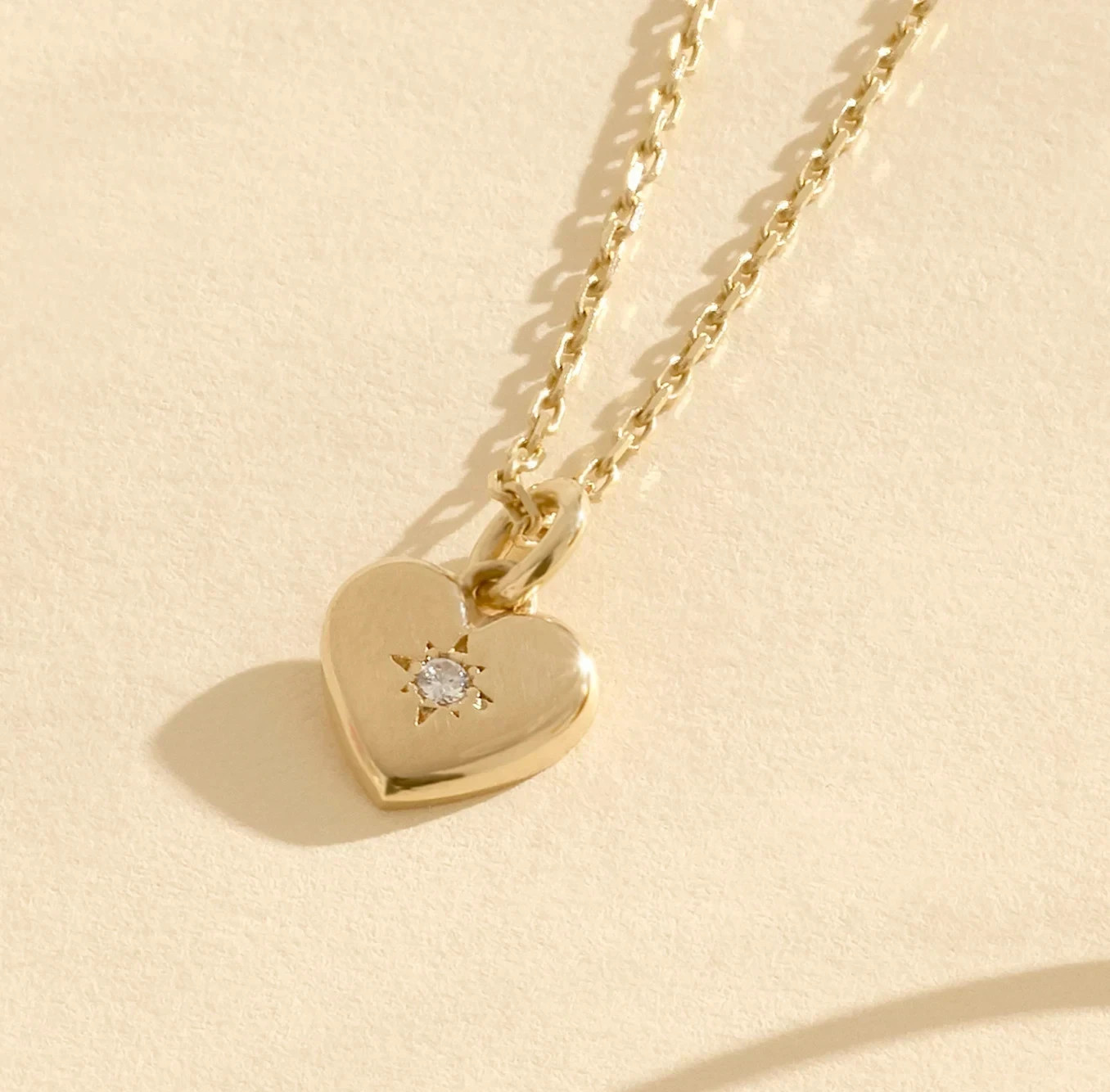 Diamond Heart Pendant Necklace with 18\
