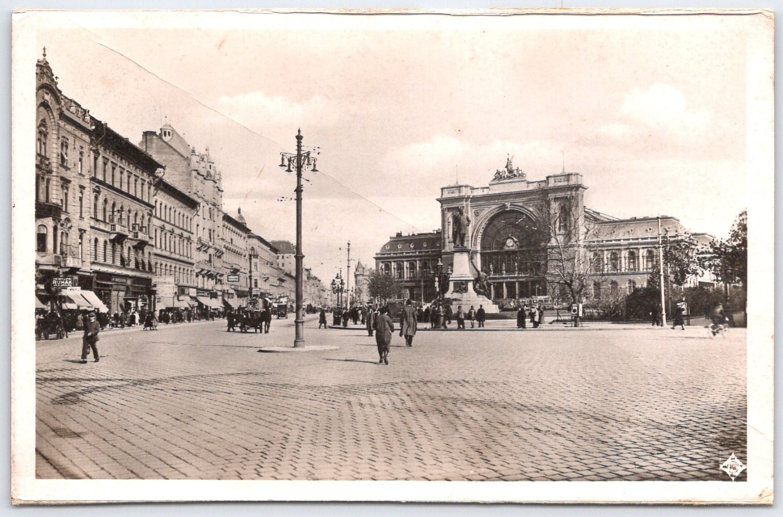 Budapest Keleti Pályaudvar Eastern Terminus Vintage Rotophot Postcard Budapest Keleti Pályaudvar Eastern Terminus Vintage Rotophot Postcard