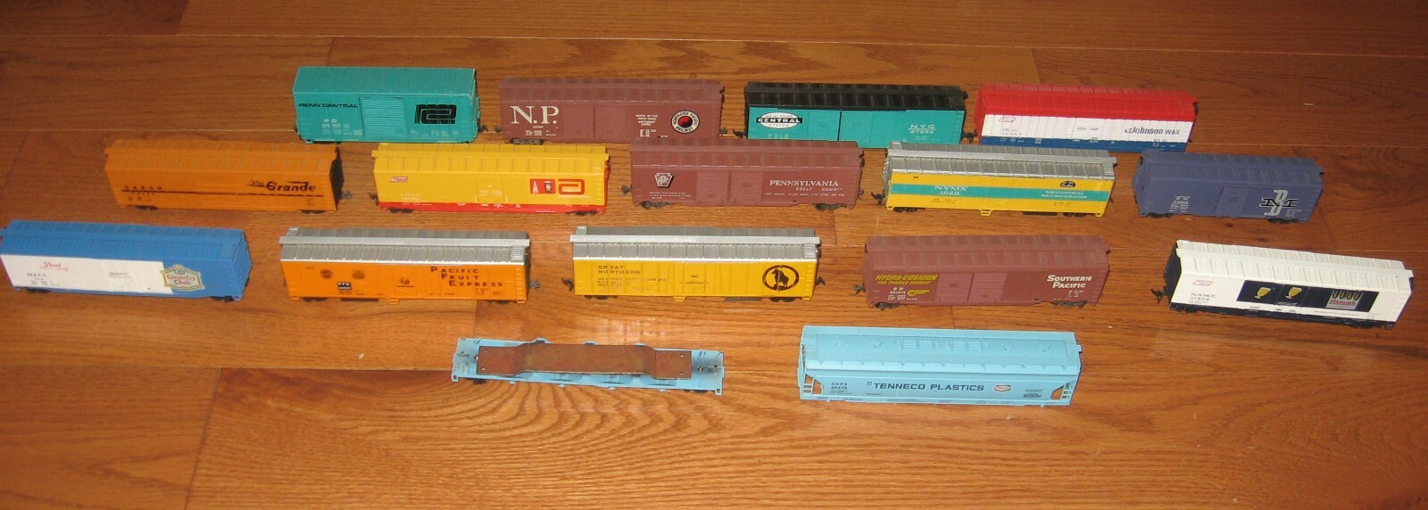 Athearn HO Lot of 15 Passenger HO Box Cars New York Central Hamm\'s Train Freight