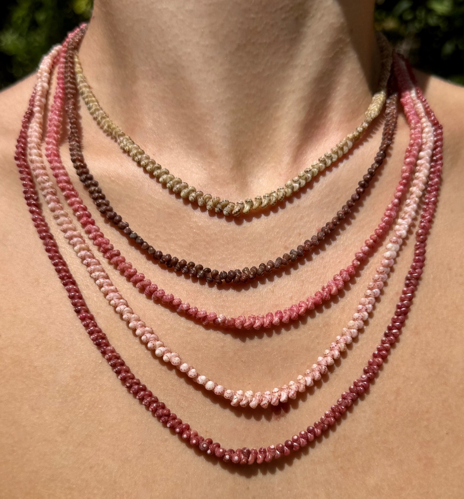 HAWAIIAN 100% NIIHAU 18,20,22,24,26  INCH 5-STRAND KAHELELANI LAYERED SHELL LEI