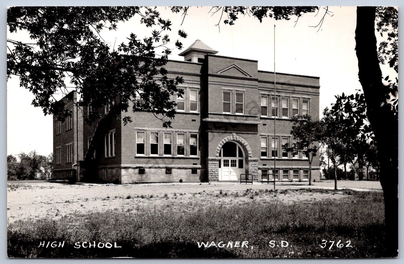 K43/ Wagner South Dakota Postcard RPPC c40-50s High School 307 K43/ Wagner South Dakota Postcard RPPC c40-50s High School 307