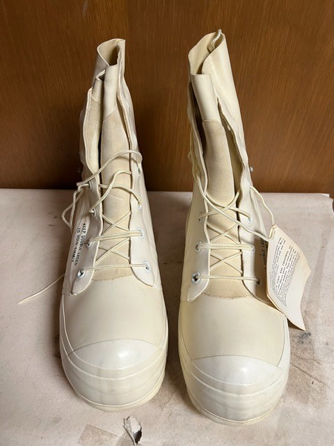 U.S. G.I. Extreme Cold Temp Boots, White, Unused, Size 9 Regular. Bata Brand.