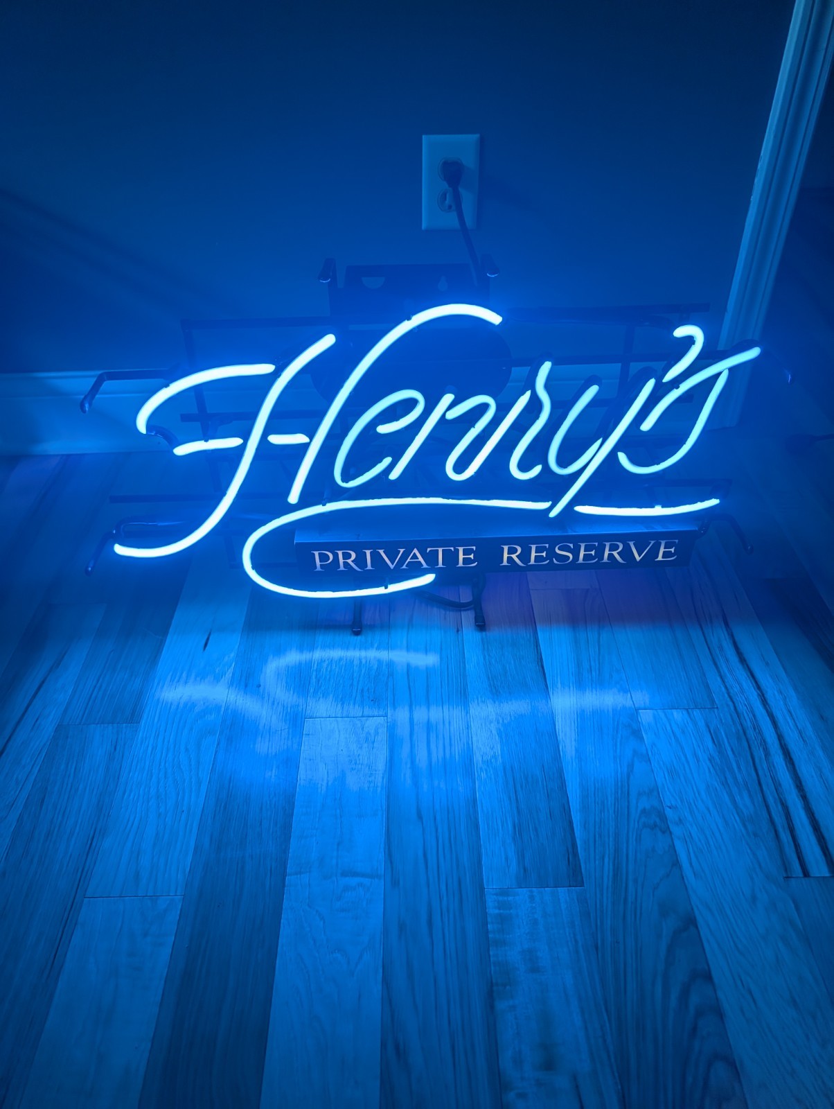 Vintage Henry’s Private Reserve Neon Beer Sign Fallon Neon Advertising  
