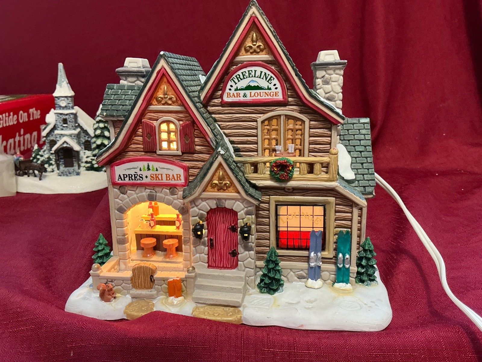2014 Lemax Treeline Bar & Lounge Porcelain Lighted Building