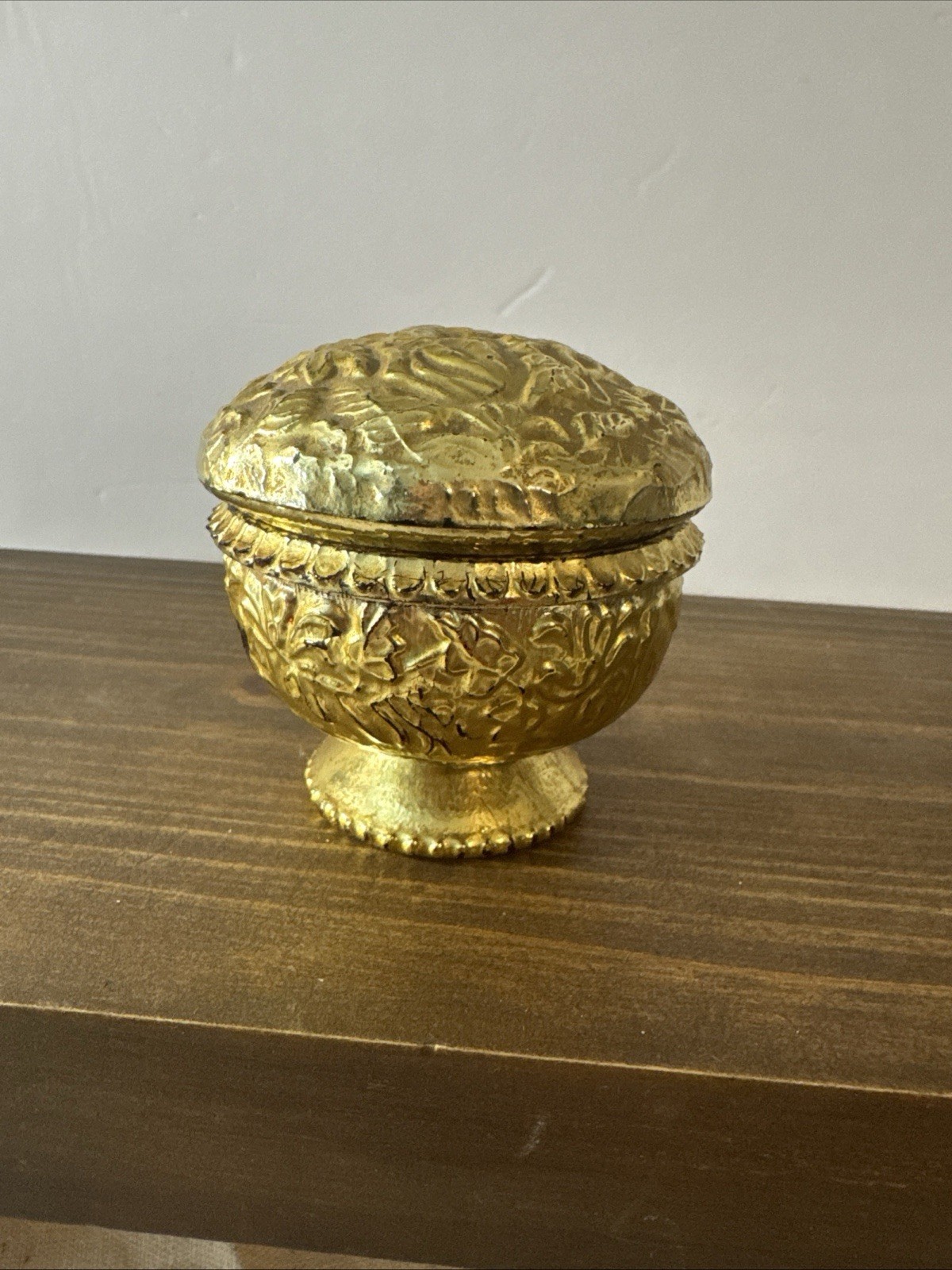 1971 AVON GOLDEN FLORAL RED GLASS OVERLAY FOOTED FIRST CHRISTMAS CANDLE. 1971 AVON GOLDEN FLORAL RED GLASS OVERLAY FOOTED FIRST CHRISTMAS CANDLE.