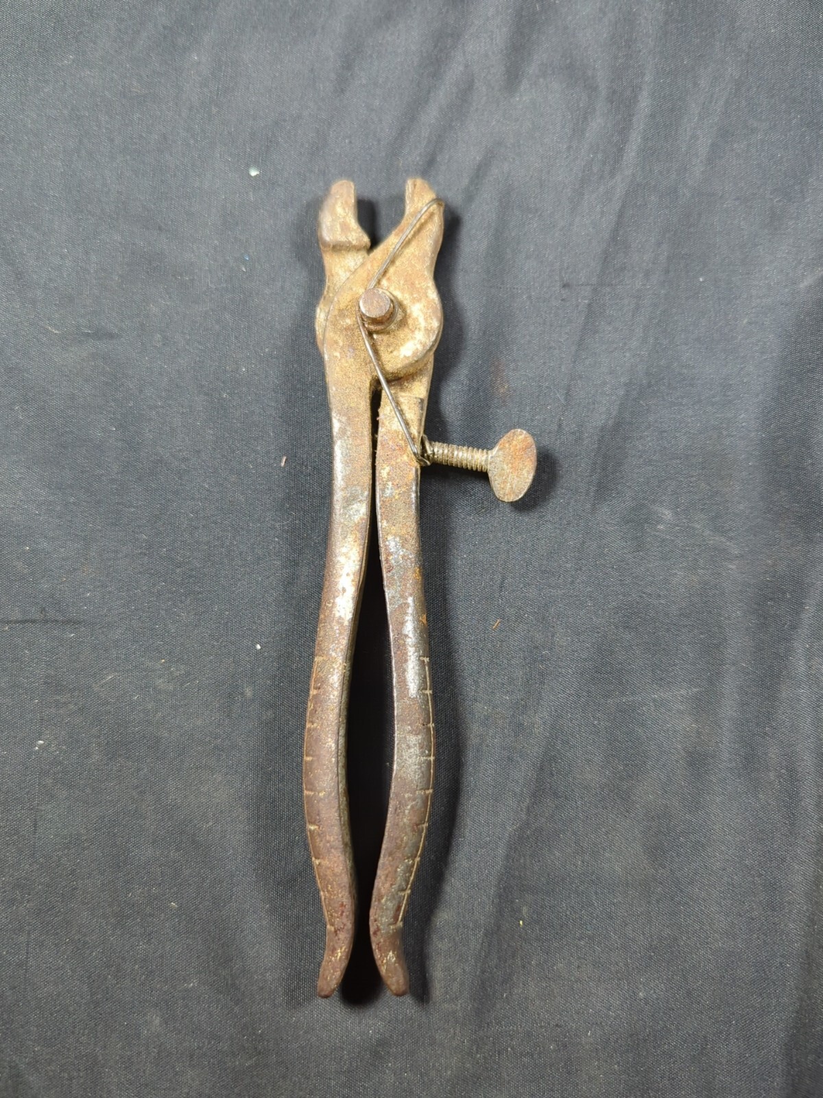 VINTAGE Antique HOG RINGER De Neul Cast Iron Pliers Tool 6.5\