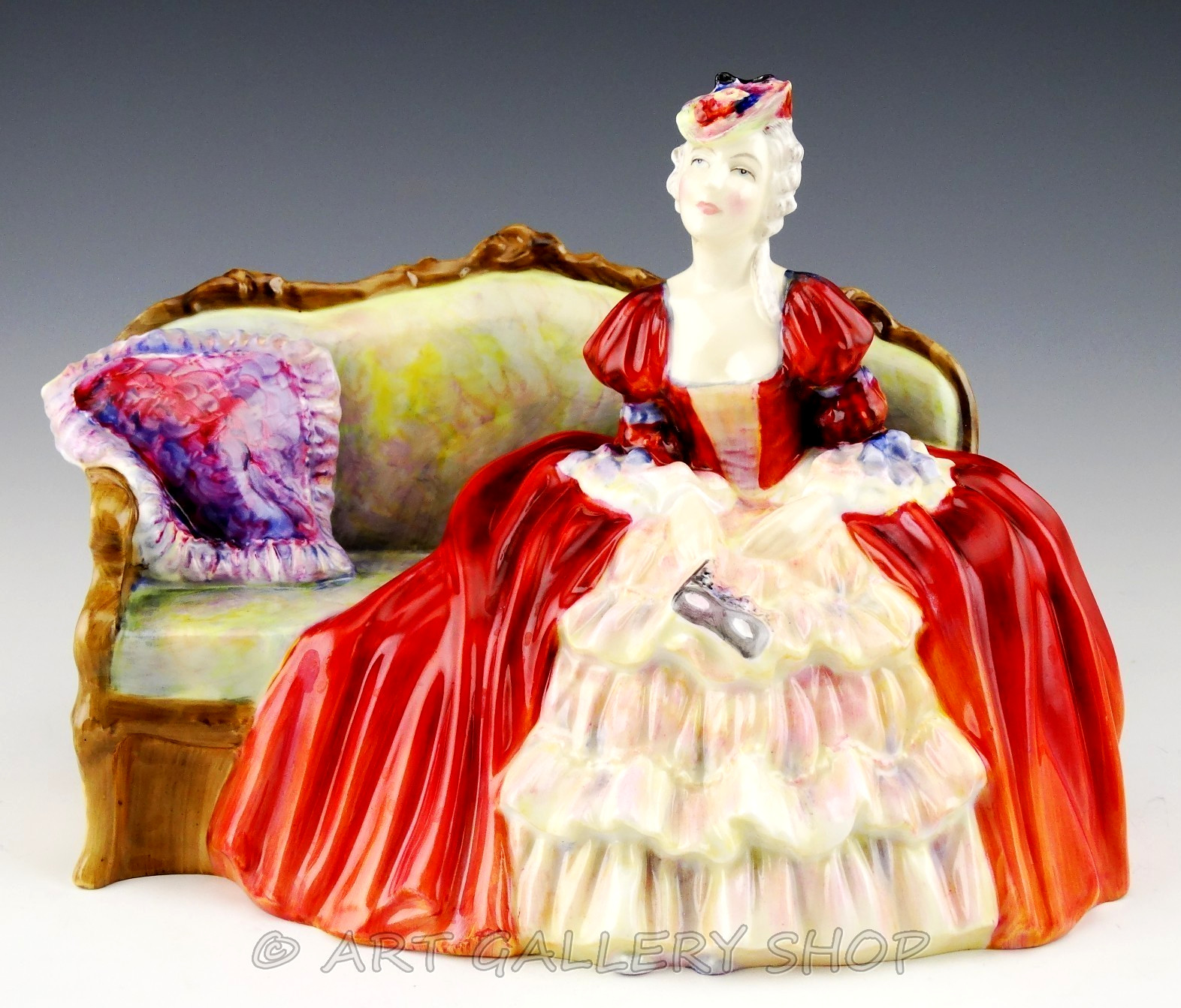 Royal Doulton England 1946 Figurine HN1997 BELLE O' THE BALL LADY ON COUCH Mint