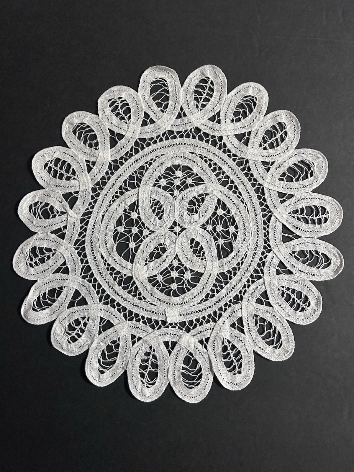 Battenburg Doily Lace Off-White/Cream Round Looped Borders Cotton 9” (One Piece)