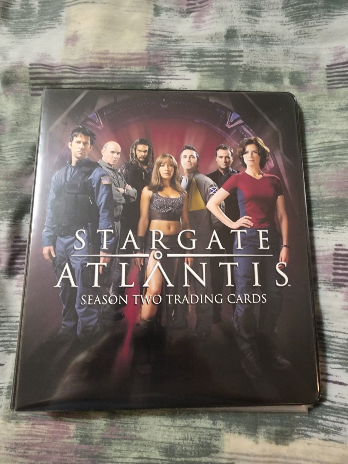 Stargate Atlantis S2 Binder with Complete 72 Card Base Set + empty Box & Wrapper