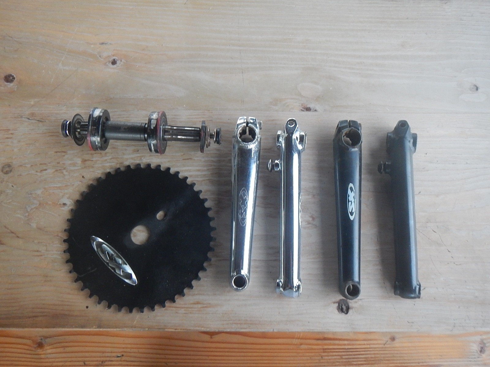 Schwinn XS 3 piece crankset two sets of arms chrome and black Schwinn XS 3 piece crankset two sets of arms chrome and black