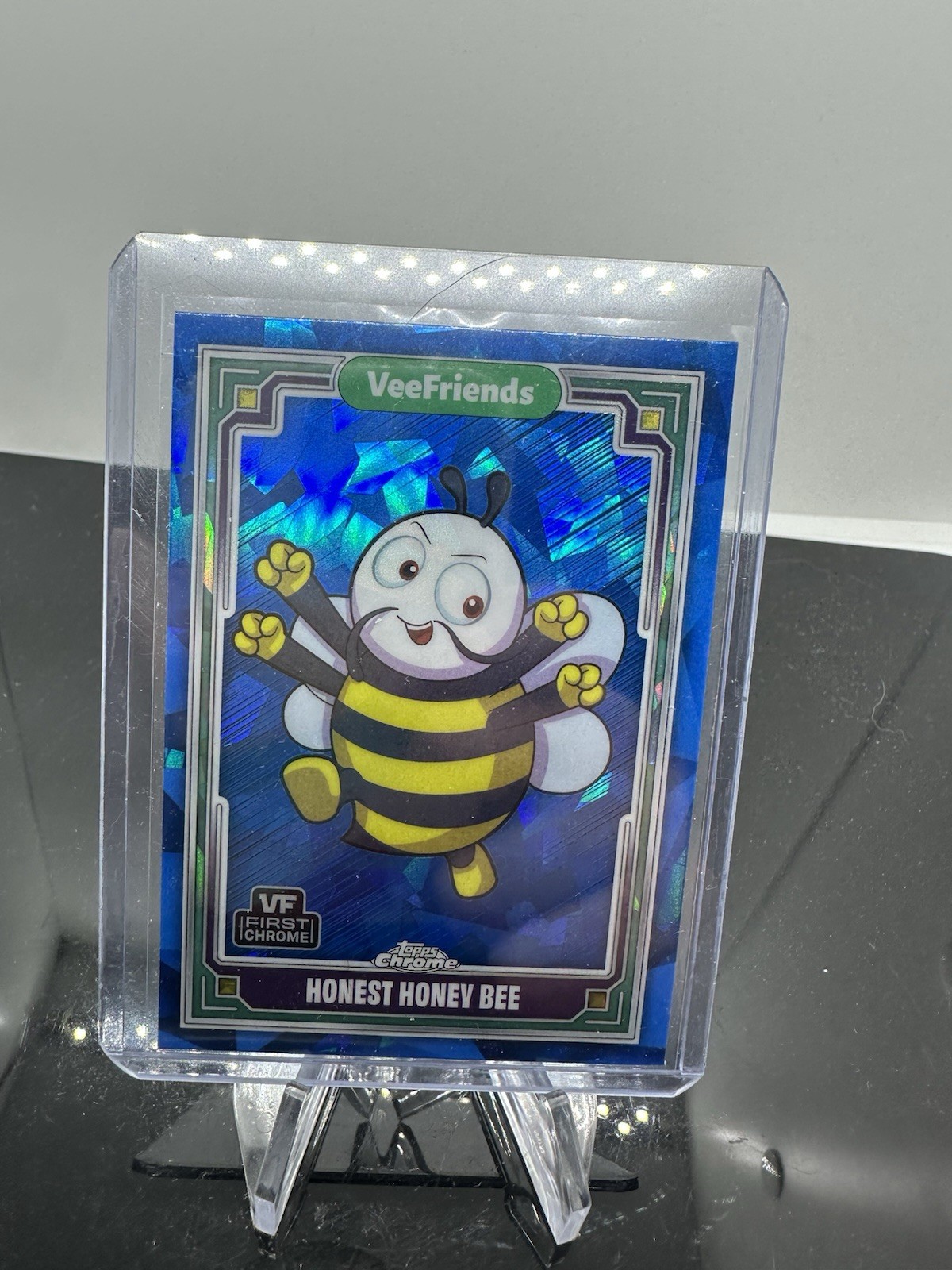 VeeFriends Topps Sapphire 2025 #69 Honest Honey Bee