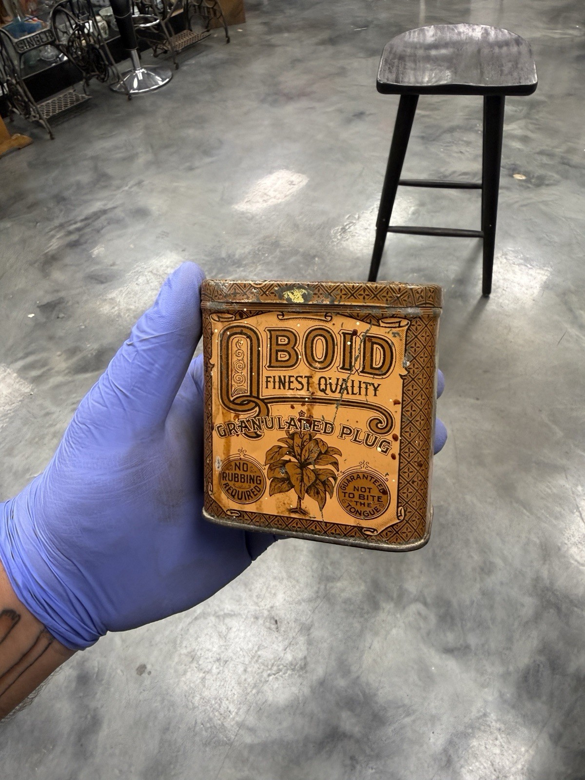 Antique Vtg Qboid Granulated Plug Tobacco Vertical Pocket Tin Larus & Bro VA