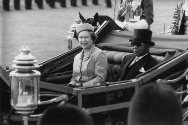 Queen Elizabeth II Dr Hastings Banda President of Malawi travel in- Old Photo