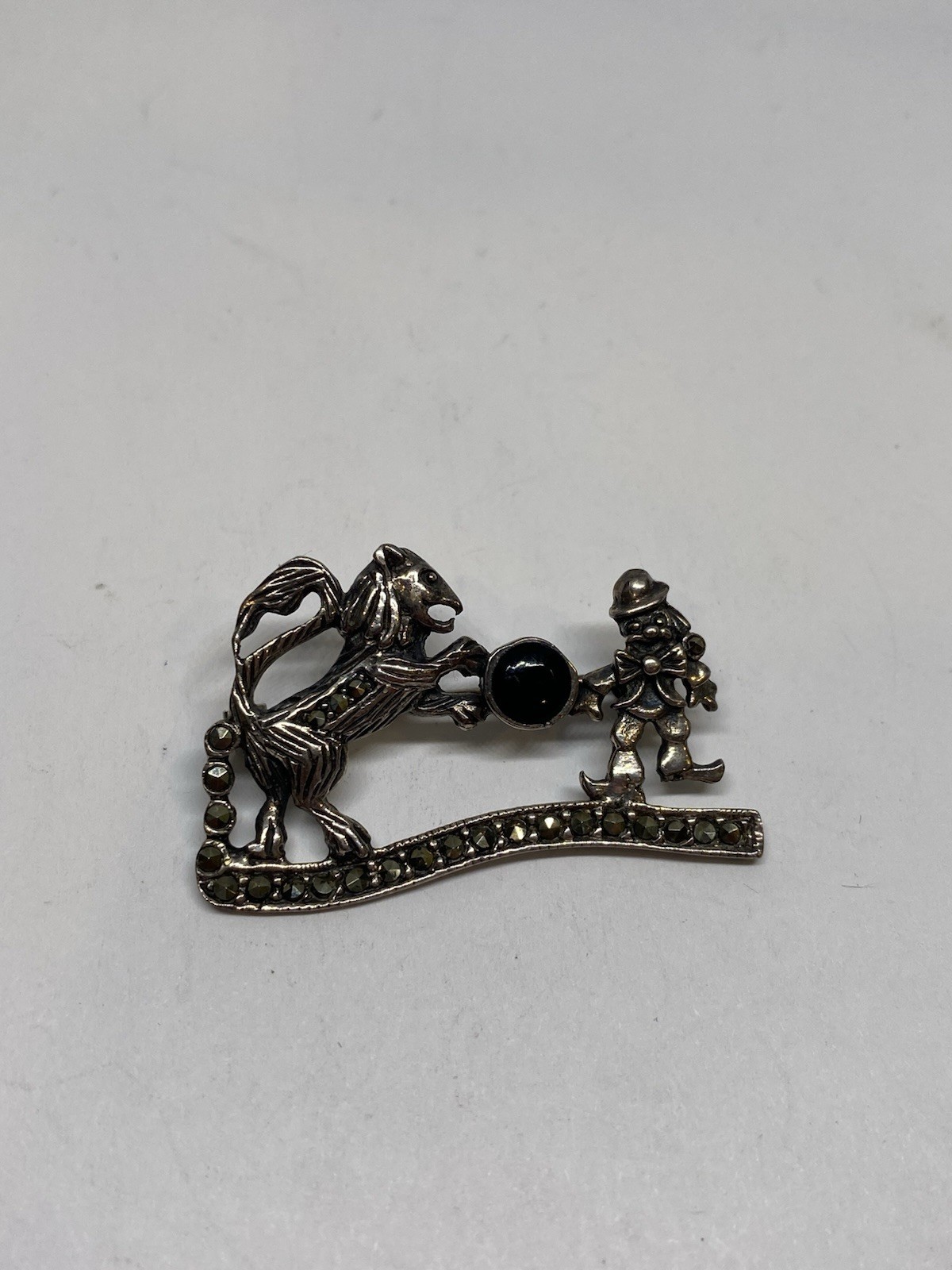 6.4g 925 STERLING SILVER ONYX BALL CLOWN HORSE FIGHTING MARCASITE PIN BROOCH
