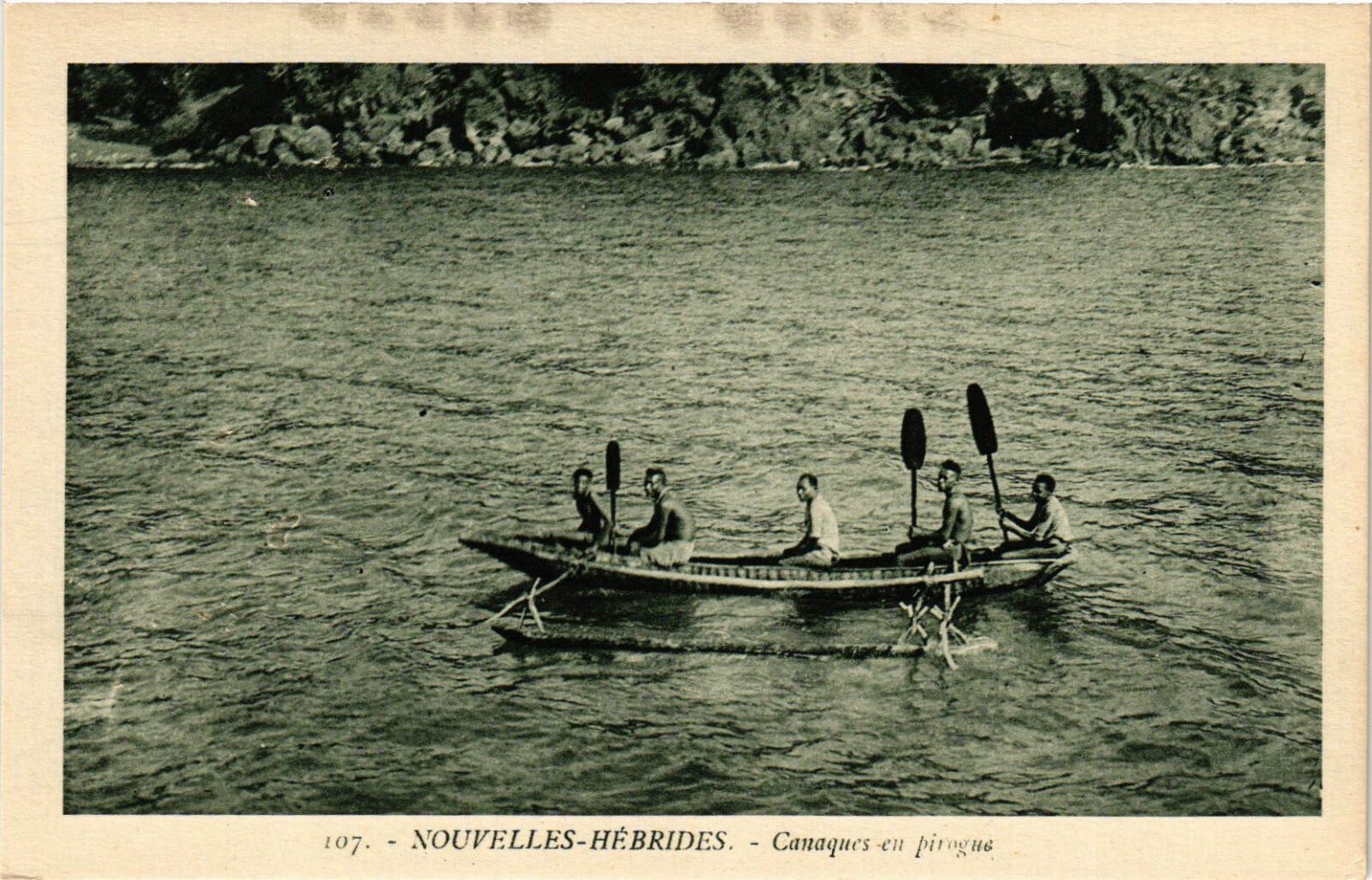 PC CPA NEW HEBRIDES, PACIFIC, CANAQUES EU PIROGUE, Vintage Postcard (b19181)