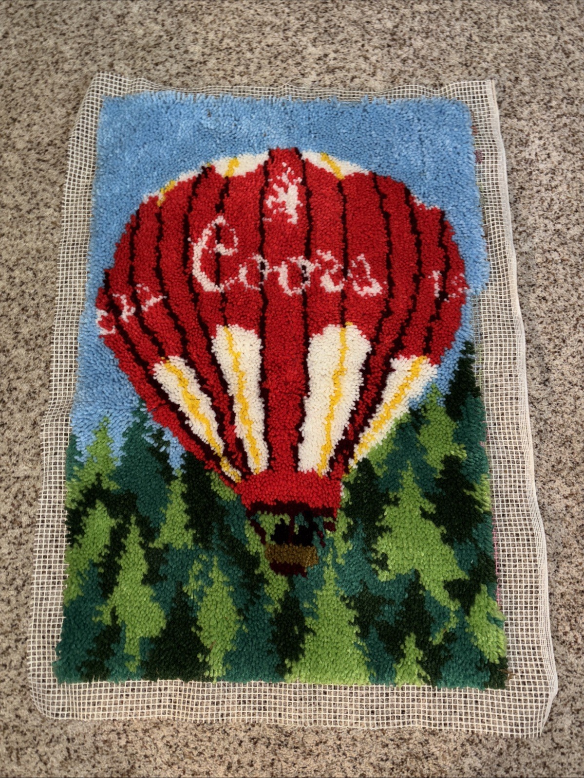 SUPER RARE VINTAGE COORS BEER LATCH HOOK HOT AIR BALLOON CRAFT PROJECT 35” X 23”
