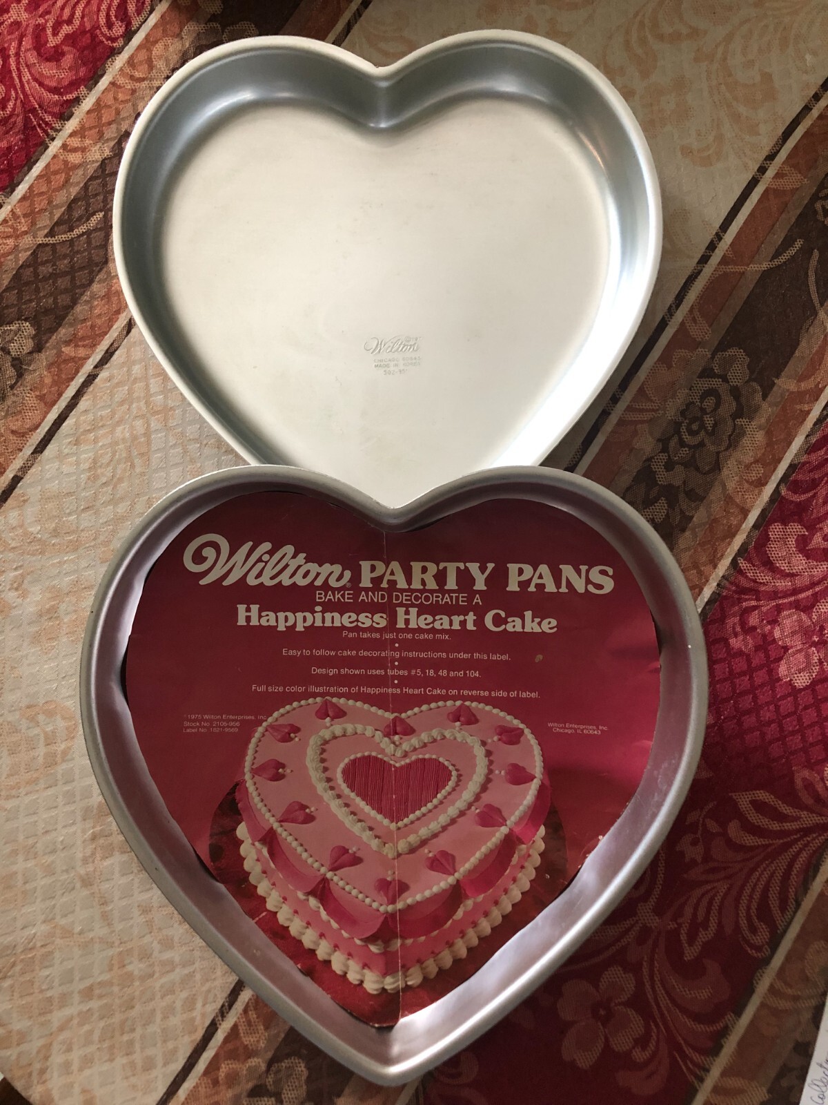 Vint. Set 2 Heart Wilton Party Pans 