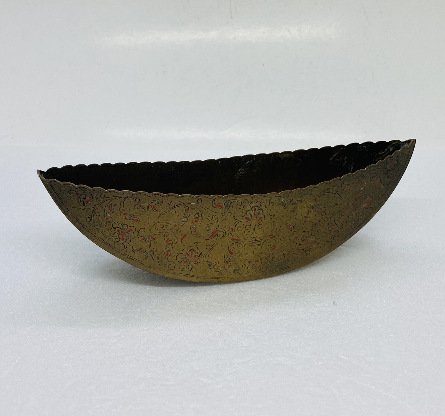 Vintage Rocking Boat Ship Ashtray Ornate Floral Engraved 6.5” Unique Art Decor X Vintage Rocking Boat Ship Ashtray Ornate Floral Engraved 6.5” Unique Art Decor X