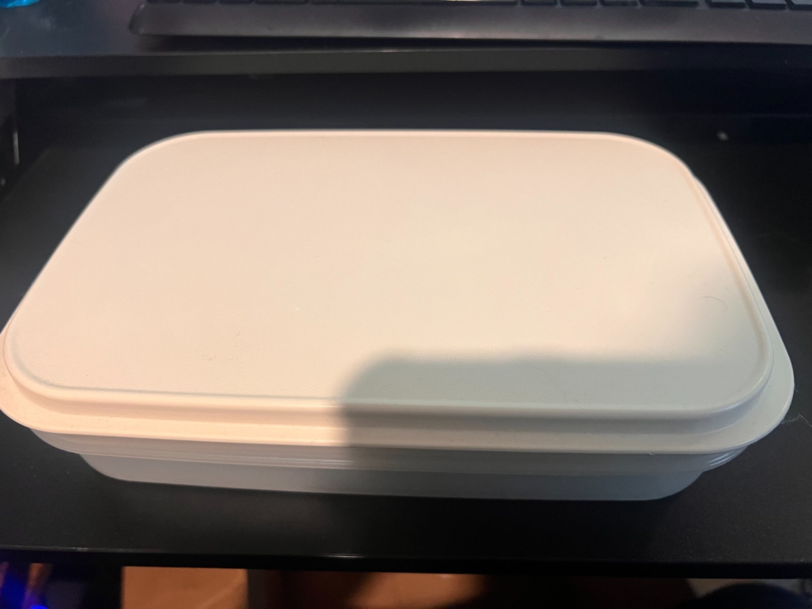 Vintage Tupperware 1705-1 Rectangular Container Beige Floating Lid USA 11.5\