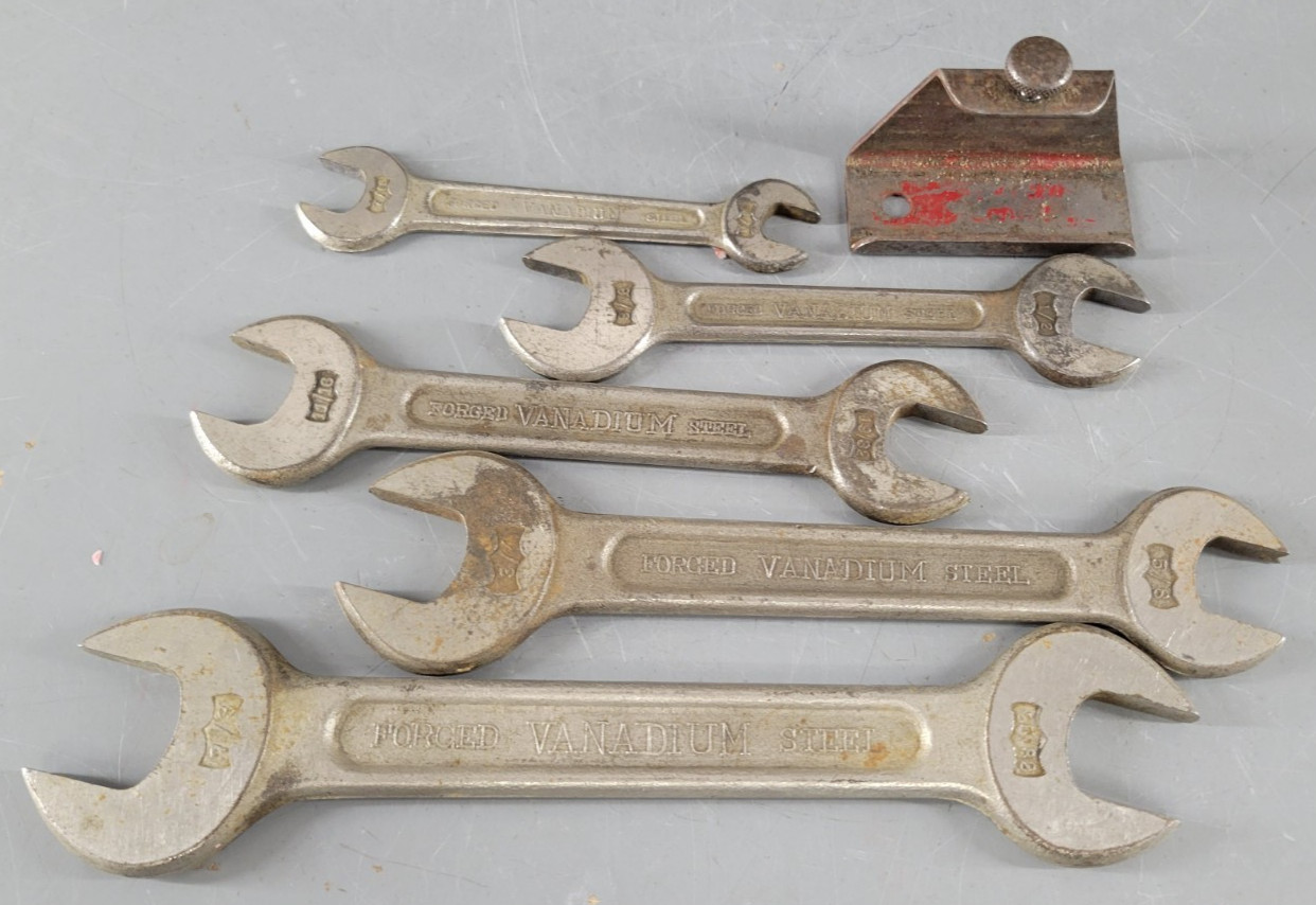 FORGED VANADIUM STEEL AUTO-KIT No 200 MADE IN USA OPEN END WRENCH SET w/CLIP VTG
