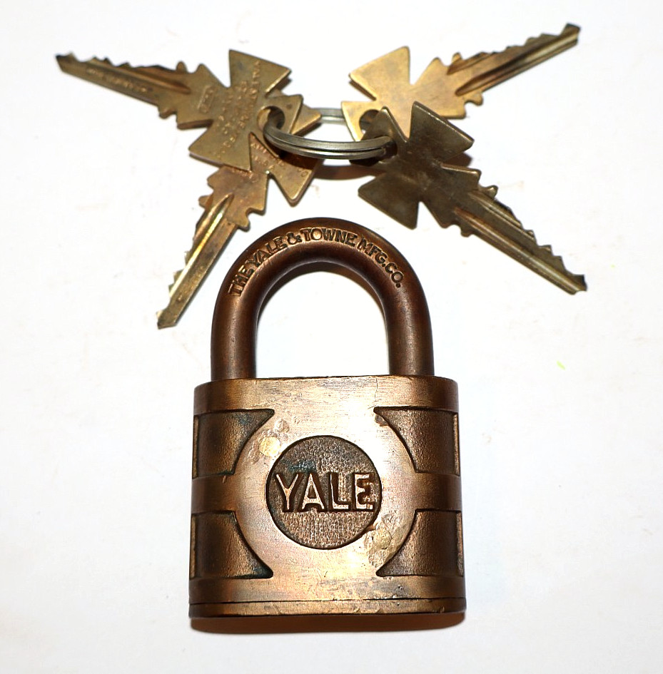 Vintage YALE & TOWNE Brass Padlock Lock w/4 Working Keys, 2-1/8\
