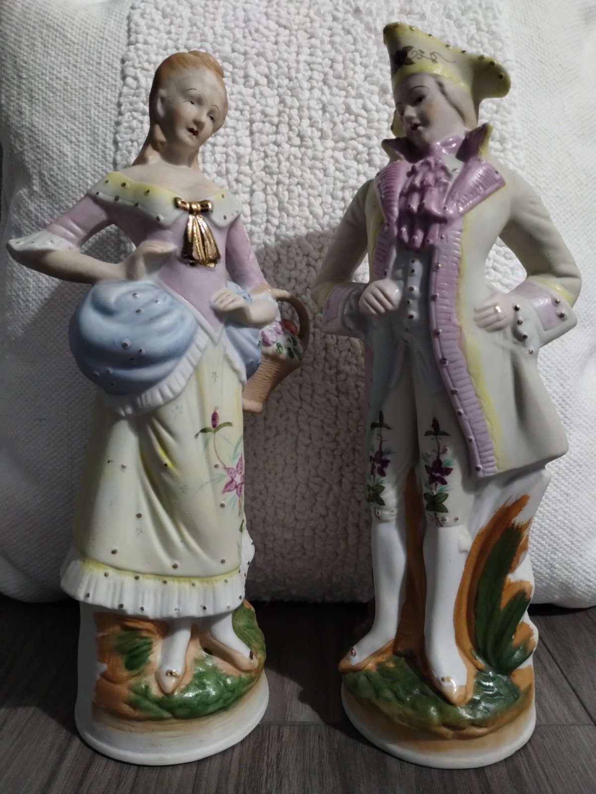 Mid Century Colonial French Or Victorian Couple Porcelain Figurines