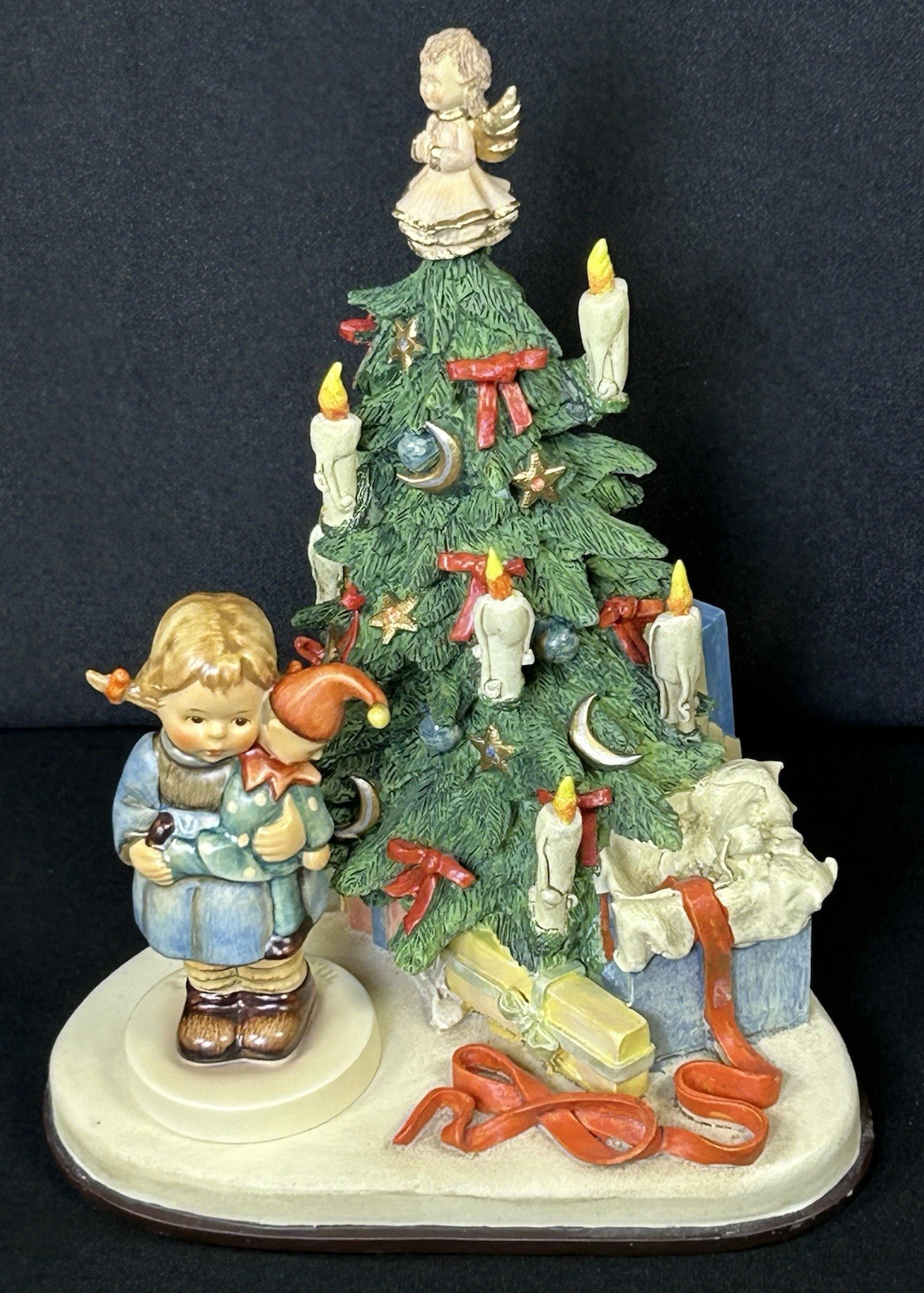 Goebel Hummel Christmas Surprise Figurine & Musical Display Set 536/3/0 & 1003-D