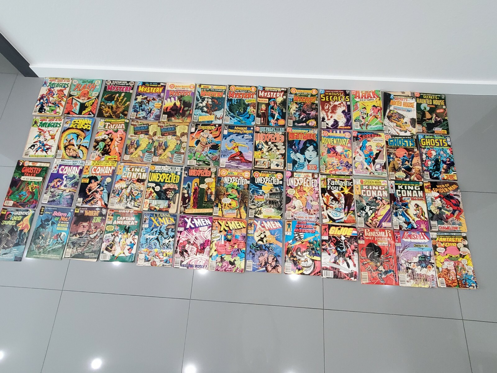 HUGE LOT OF 52 MARVEL & DC COMICS  X MEN  Spiderman Superman Avengers mystery