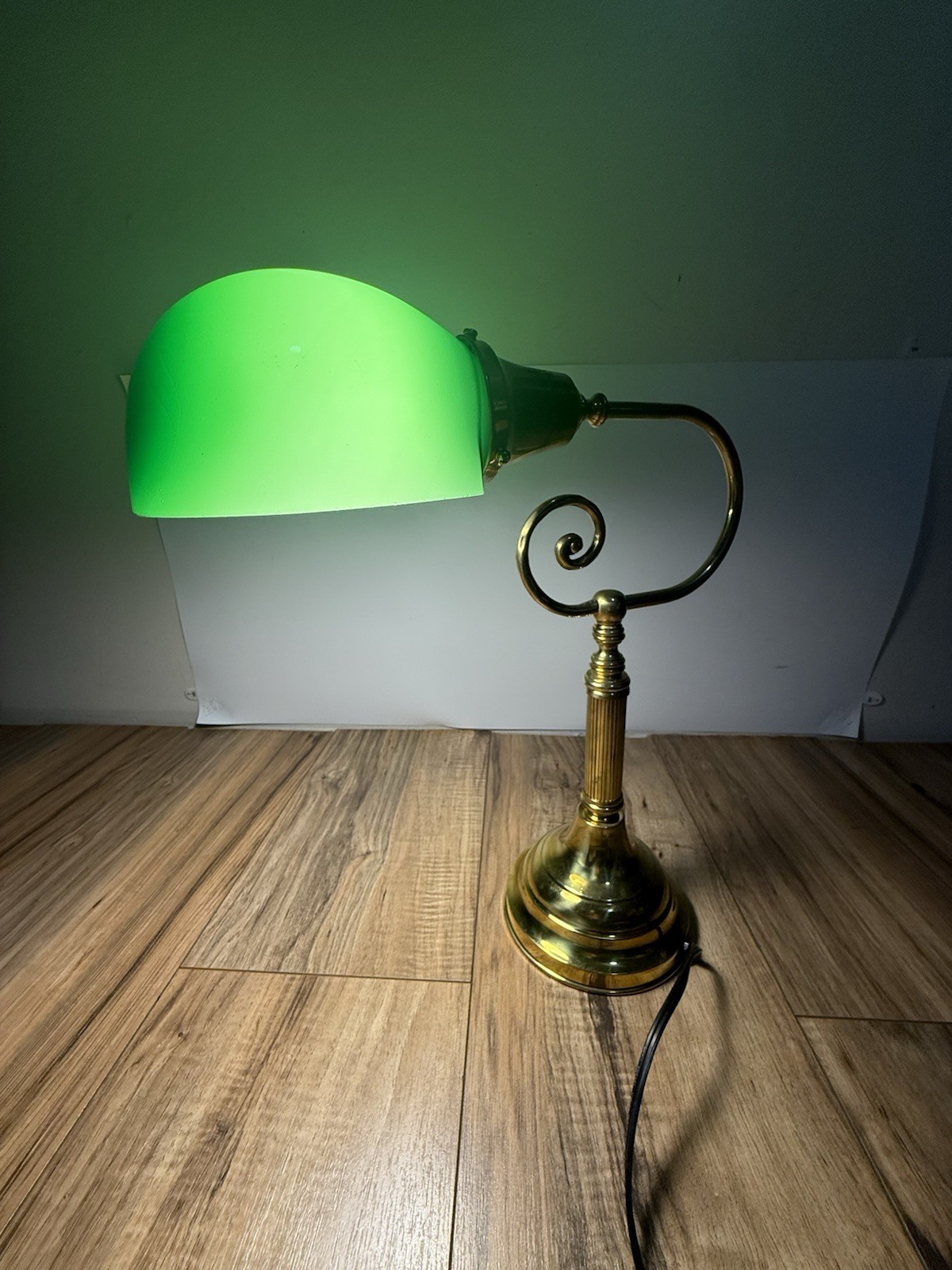 Vtg 70s Bankers Desk Lamp Green Glass Shade Library Light Brass Spiral Ornate