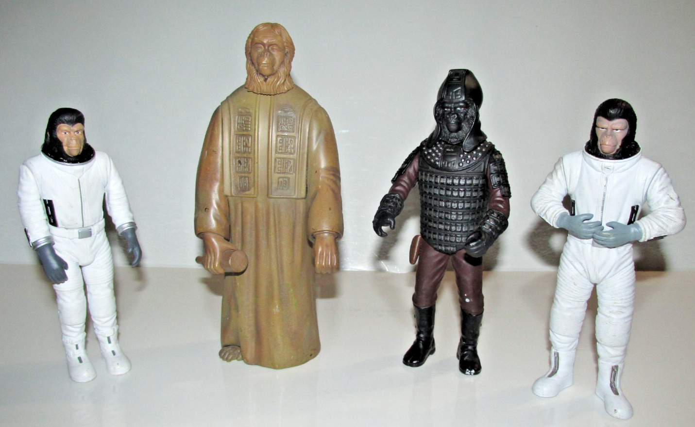 Vintage Medicom Planet of the Apes 4 Figure Set Action Figures Collectible Toys