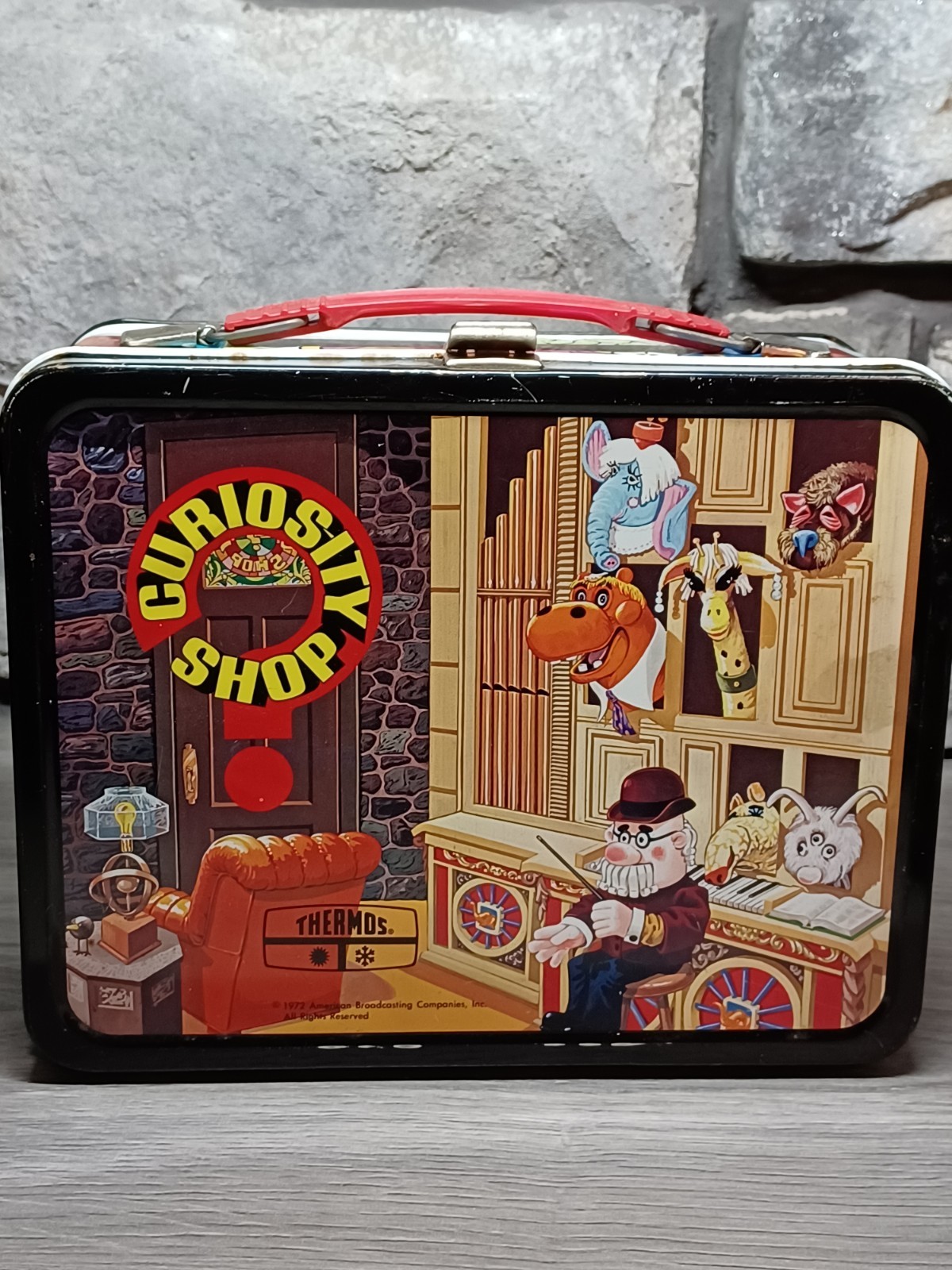 Vintage 1972 Curiosity Shop Lunchbox Missing Thermos. 4582