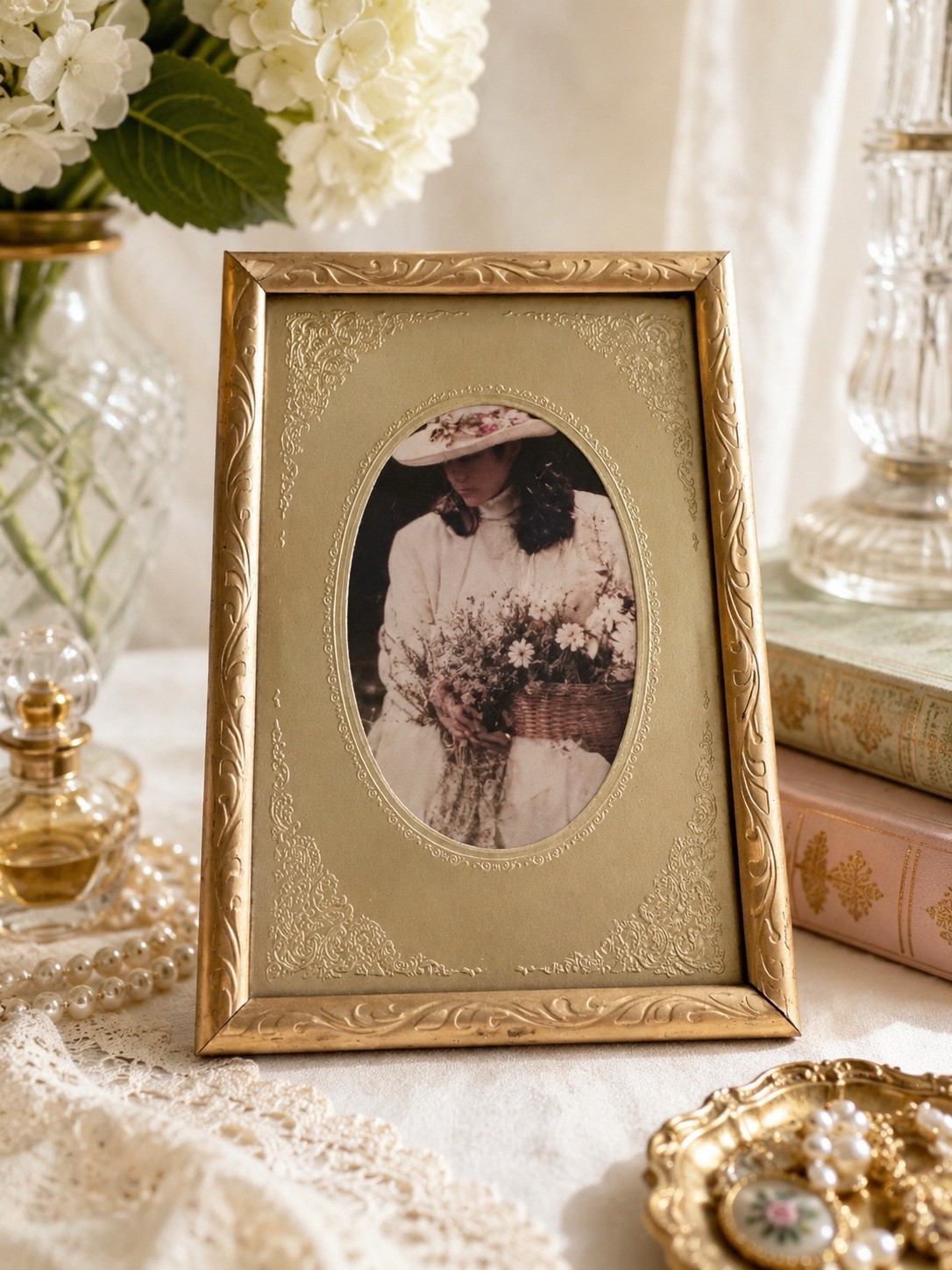 Vintage Intercraft Gold Embossed Photo Picture Frame 3.5x5 French Cottage Decor