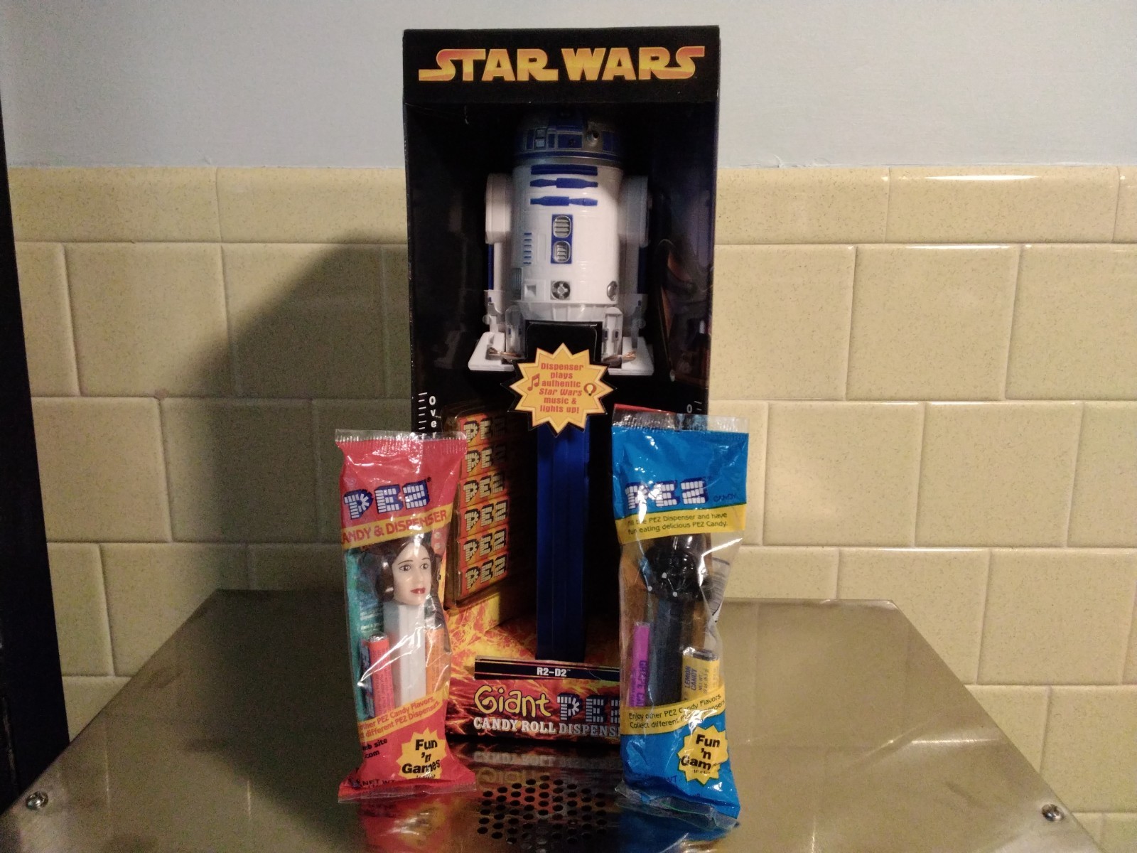 Giant 2005 Star Wars R2-D2 Pez Dispenser W/ Darth Vader & Princess Leia Giant 2005 Star Wars R2-D2 Pez Dispenser W/ Darth Vader & Princess Leia