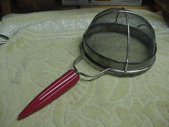 Vintage BIG Strainer/Sifter Kitchen Utensil ANDROCK bullet SHINY RED Bakelite Vintage BIG Strainer/Sifter Kitchen Utensil ANDROCK bullet SHINY RED Bakelite