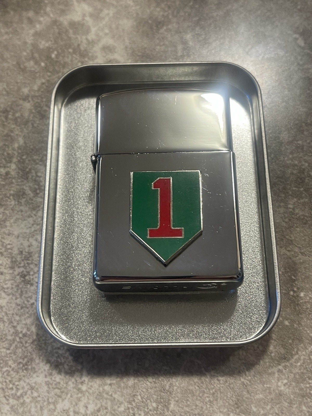 Military Earth Star lighter 1st Infantry Division Chrome Military Earth Star lighter 1st Infantry Division Chrome