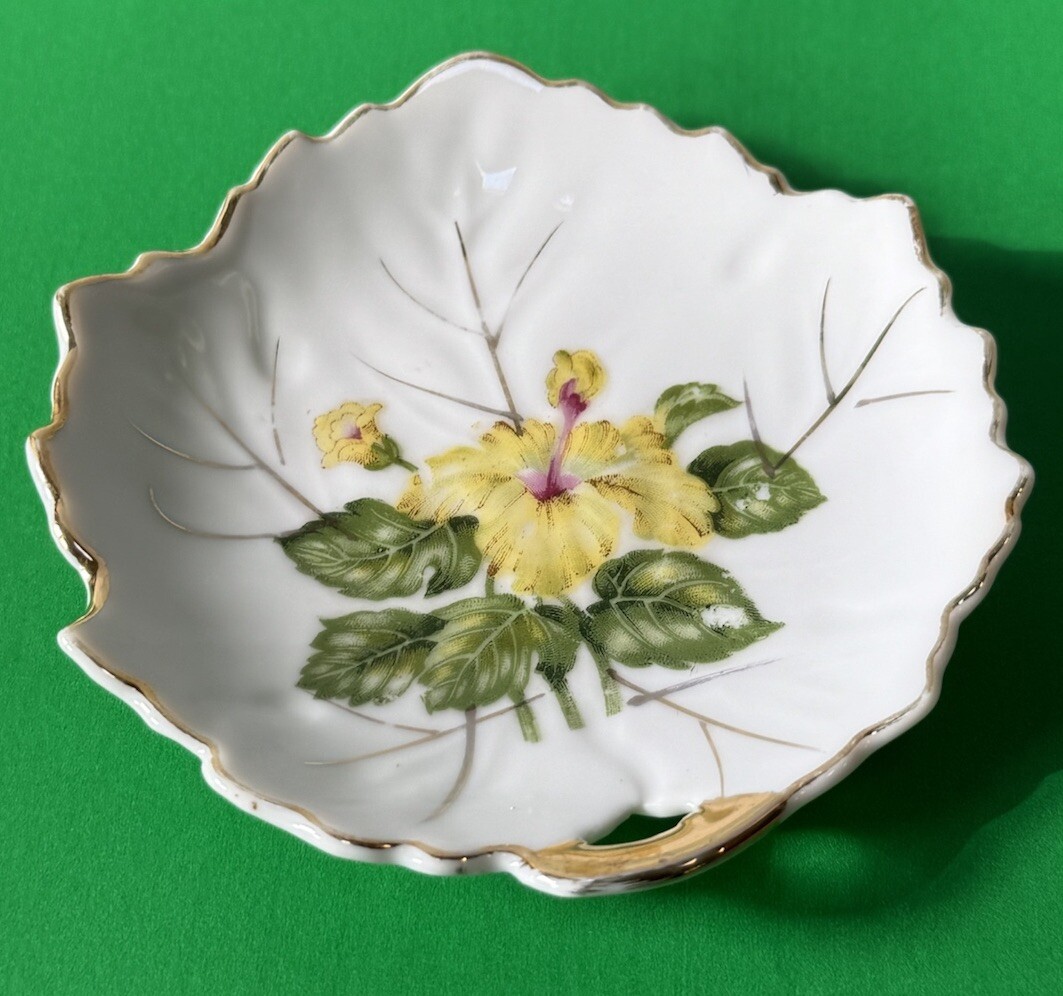 Nasco Japan Leaf Shape Gold Trim Trinket Plate Yellow Hibiscus Floral Design Nasco Japan Leaf Shape Gold Trim Trinket Plate Yellow Hibiscus Floral Design