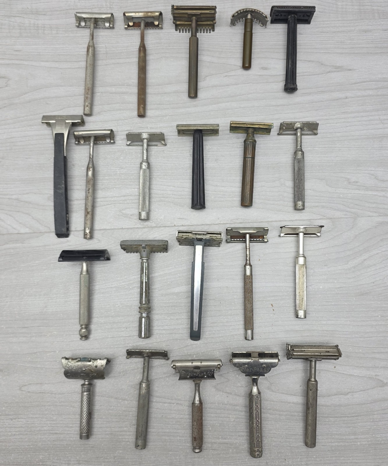 VINTAGE SAFETY RAZOR LOT OF 21 ASSORTED GILLETTE Schick Penn Valet & MORE