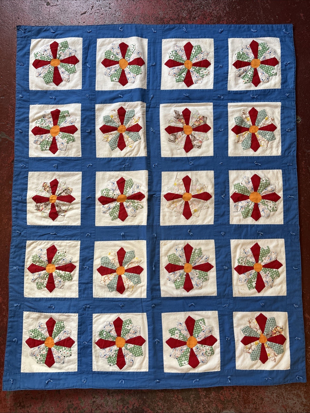Vintage Dresden Plate Nursery Crib Quilt 34” X 43”