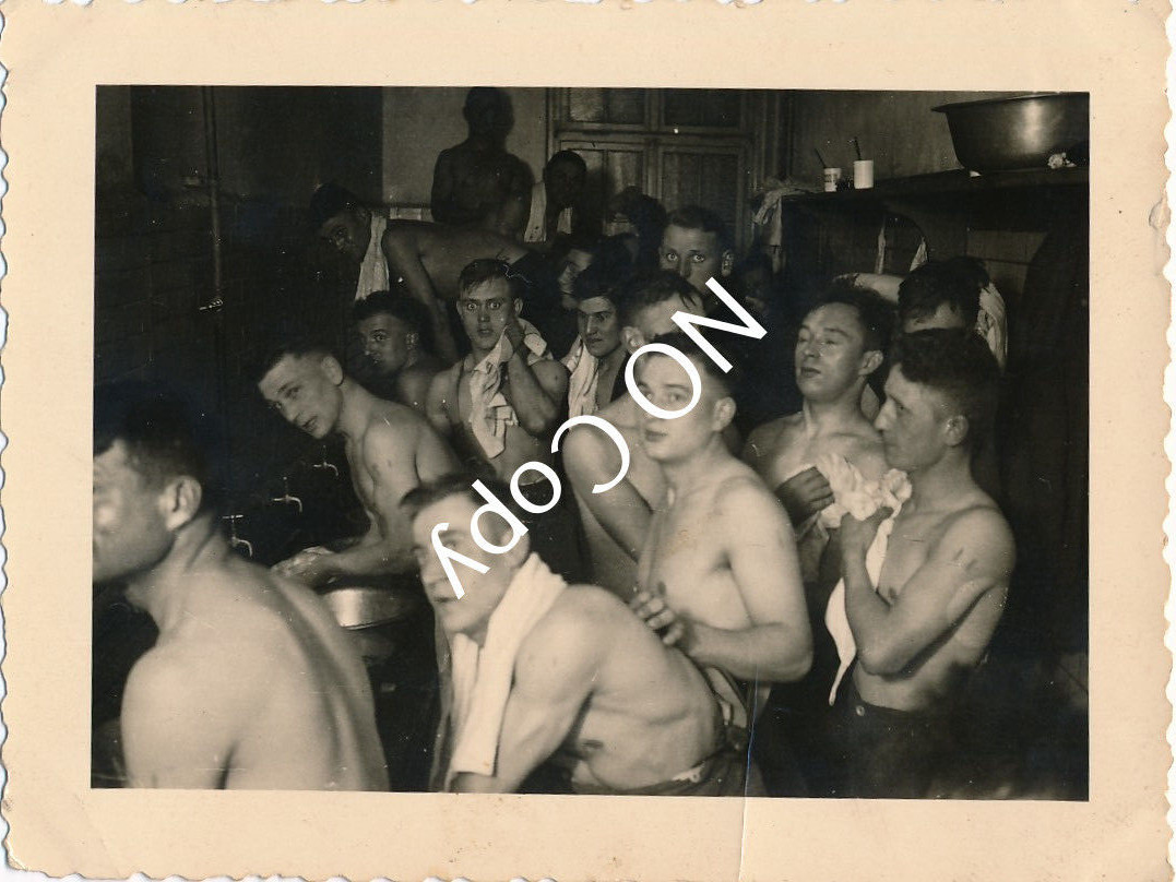 Photo WK2 Wehrmacht Soldiers Naked Nude X139