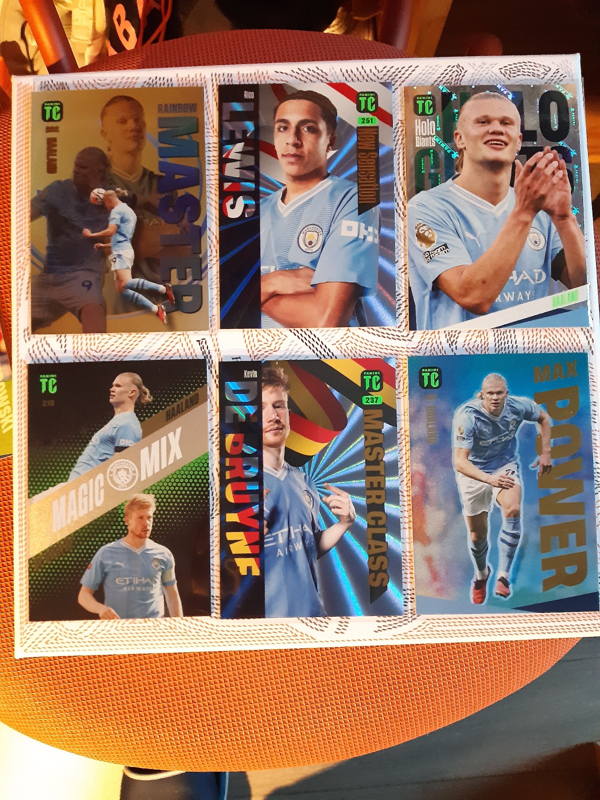 Panini Foot - Edition TOP Class 2024 - Manchester City - Haaland De Bruyne Lewis Panini Foot - Edition TOP Class 2024 - Manchester City - Haaland De Bruyne Lewis