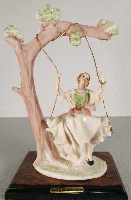 Serie Valentino by Miriam Figurine Young Lady on Swing Capodimonte Italy Serie Valentino by Miriam Figurine Young Lady on Swing Capodimonte Italy