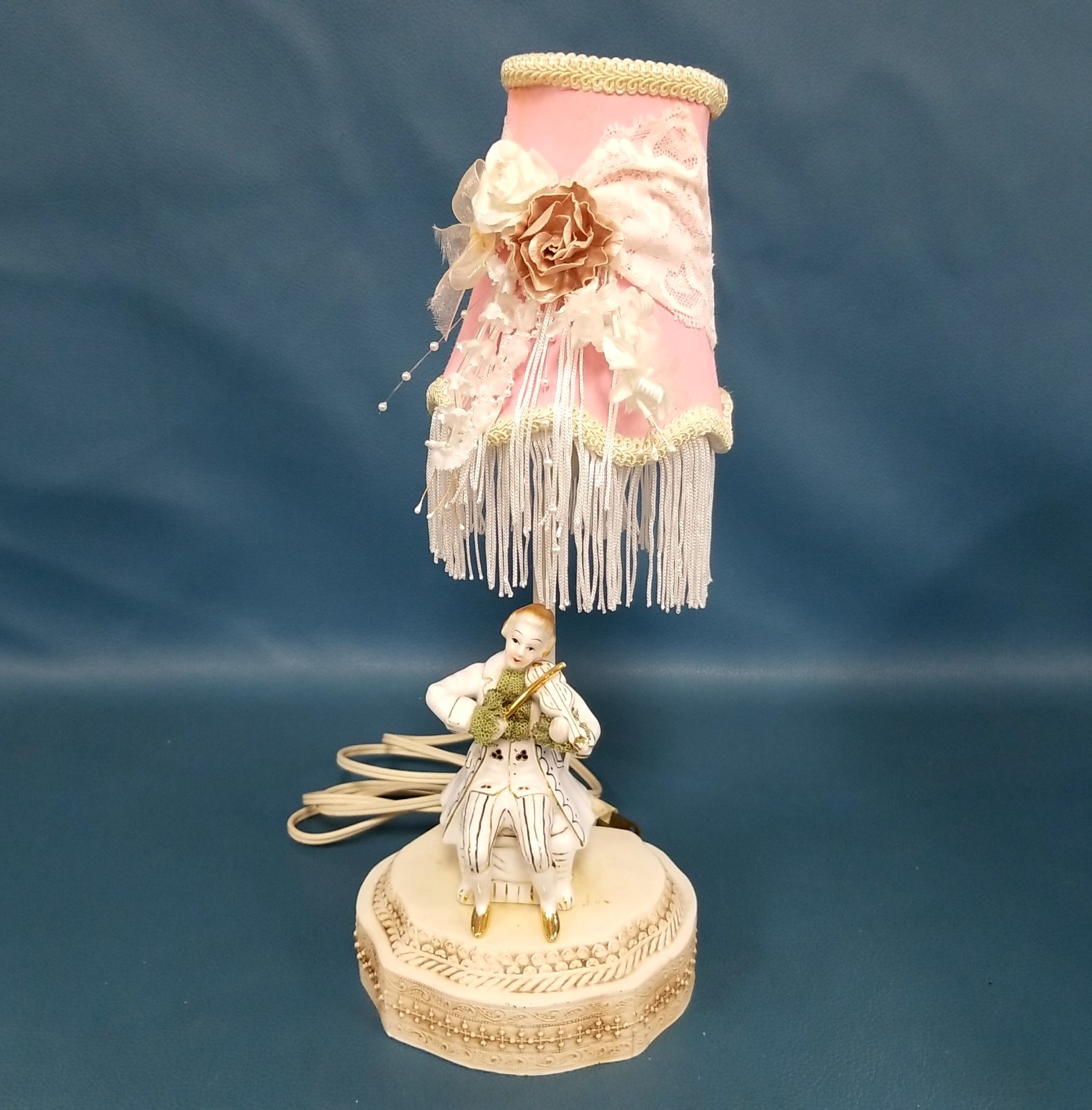 VTG 1950s Capitol Mould & Casting Boudoir Style Accent Table Lamp Porcelain