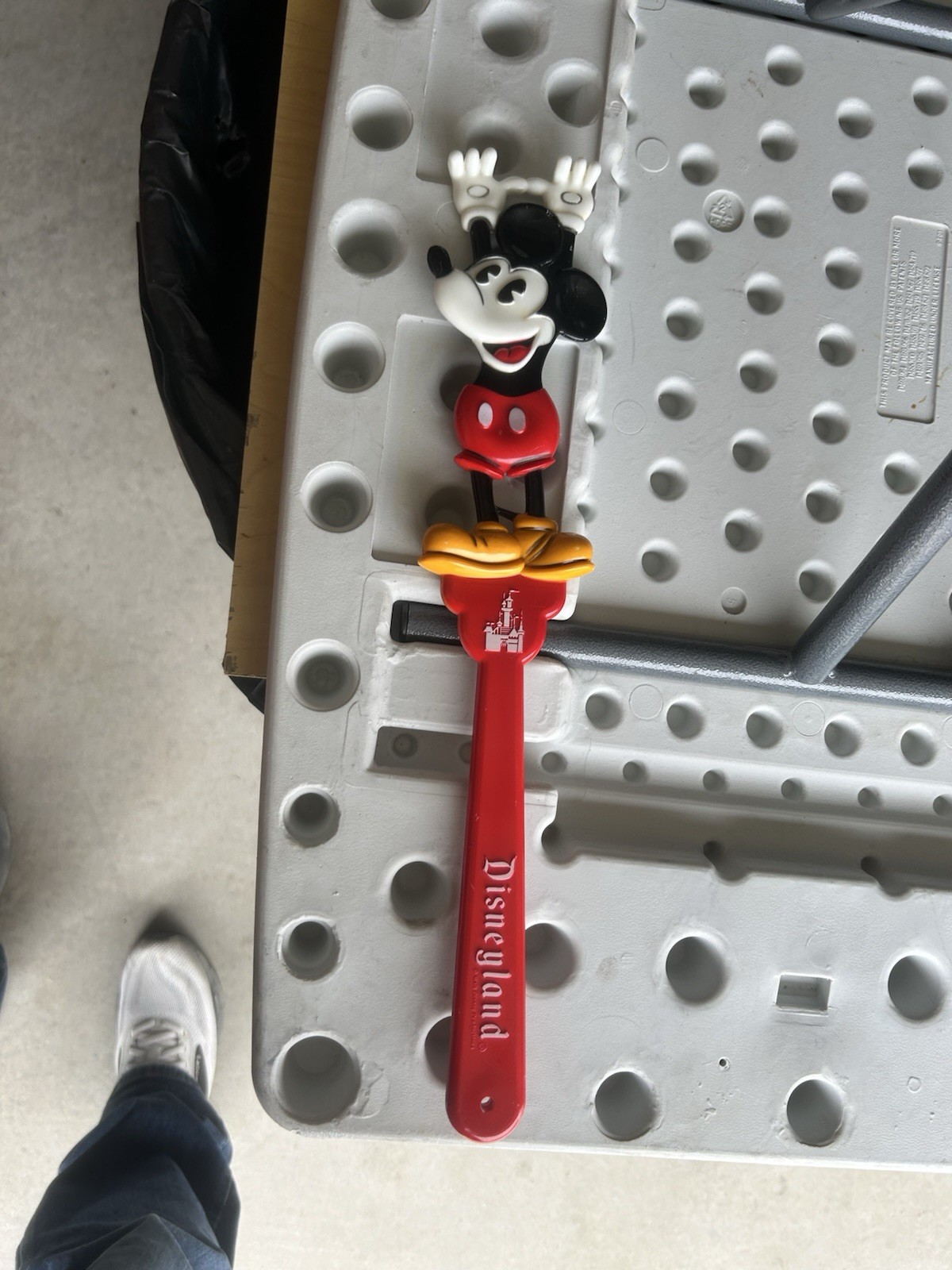 VINTAGE PLASTIC DISNEYLAND MICKEY MOUSE BACK SCRATCHER SOUVENIR VINTAGE PLASTIC DISNEYLAND MICKEY MOUSE BACK SCRATCHER SOUVENIR