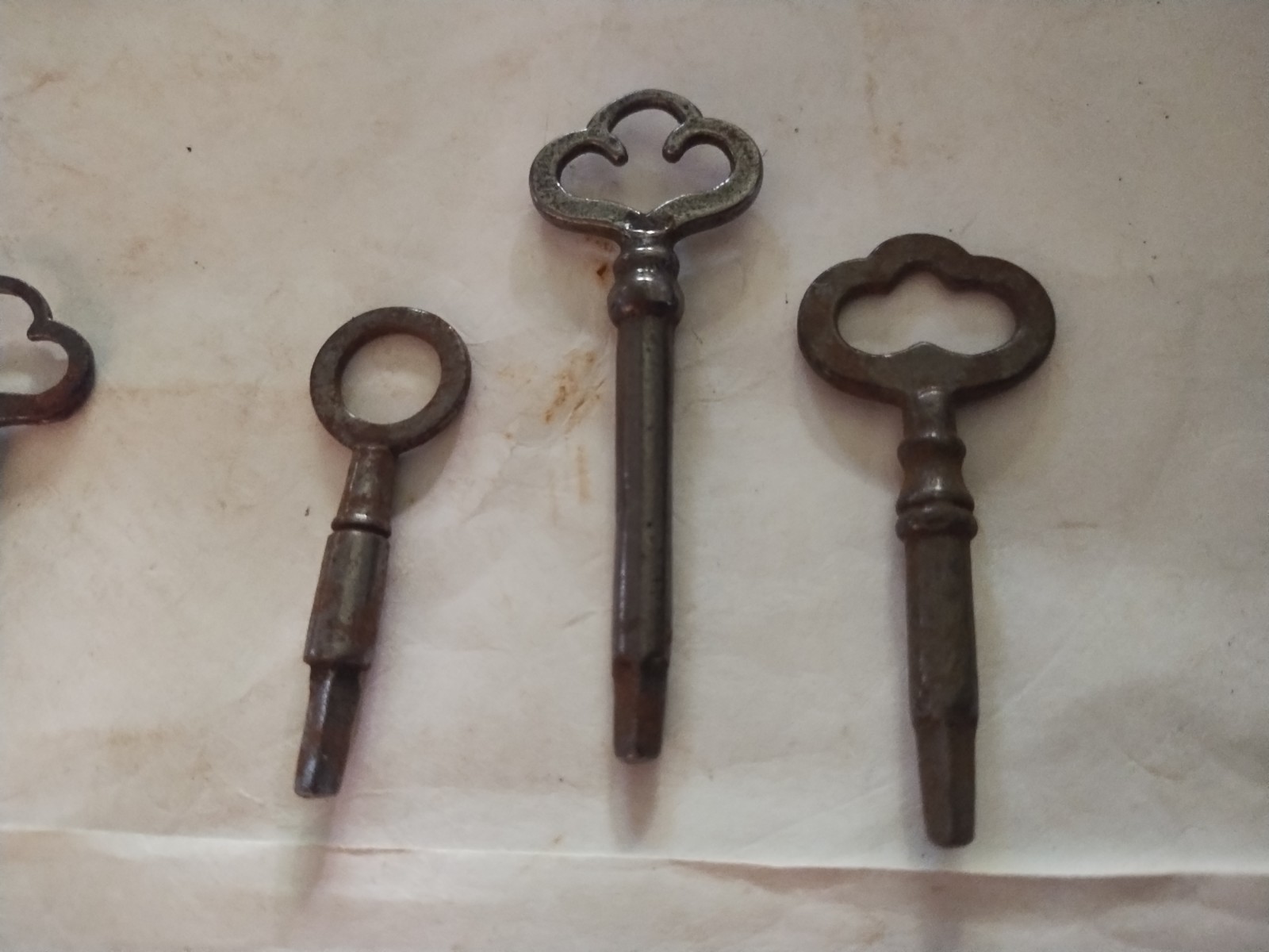 3 Unique Vtg Antique SEWING MACHINE Case Drawer KEYS  All 4 Sided