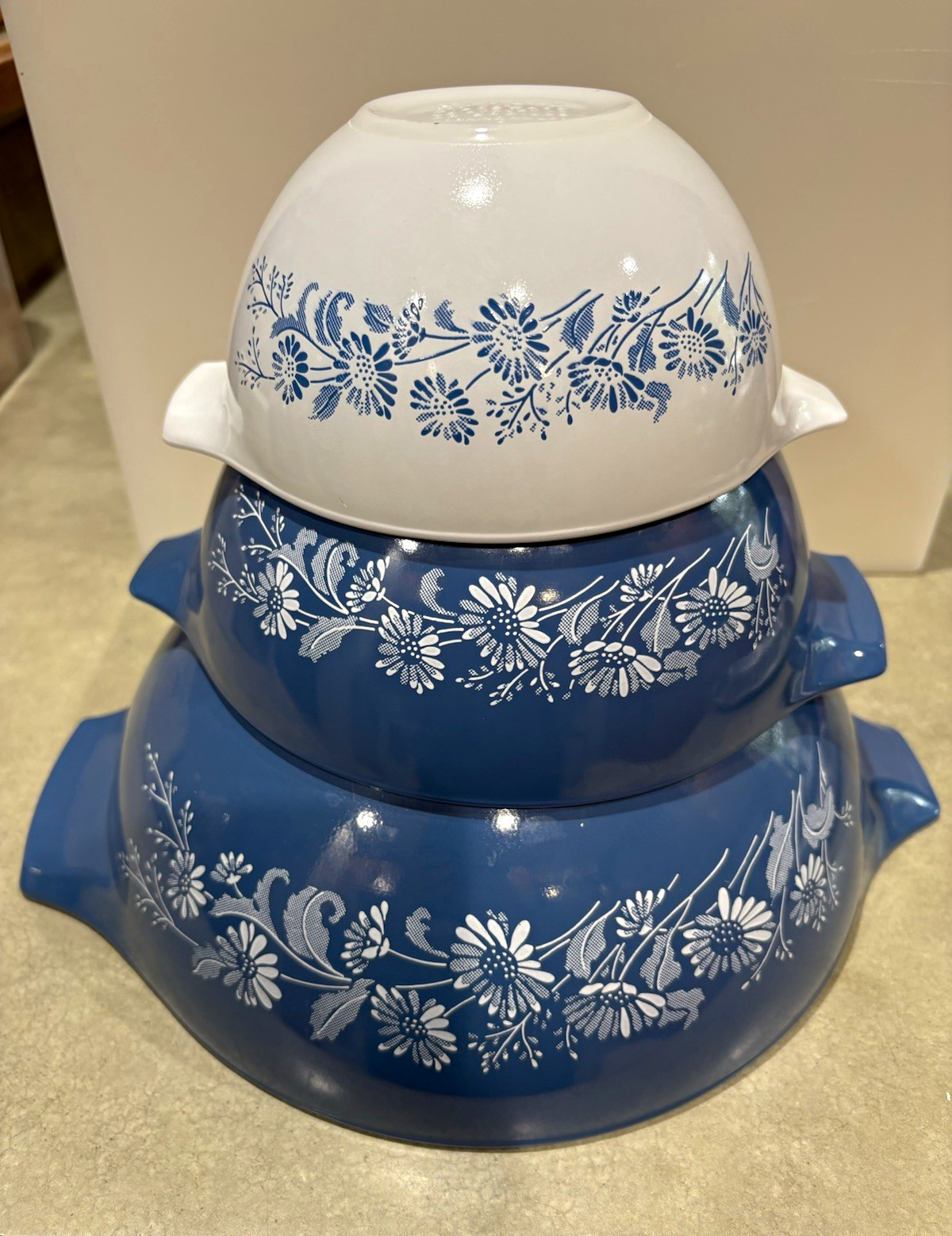PYREX 3-Piece Glass Nesting Mixing Bowl Set Blue/White Floral Round