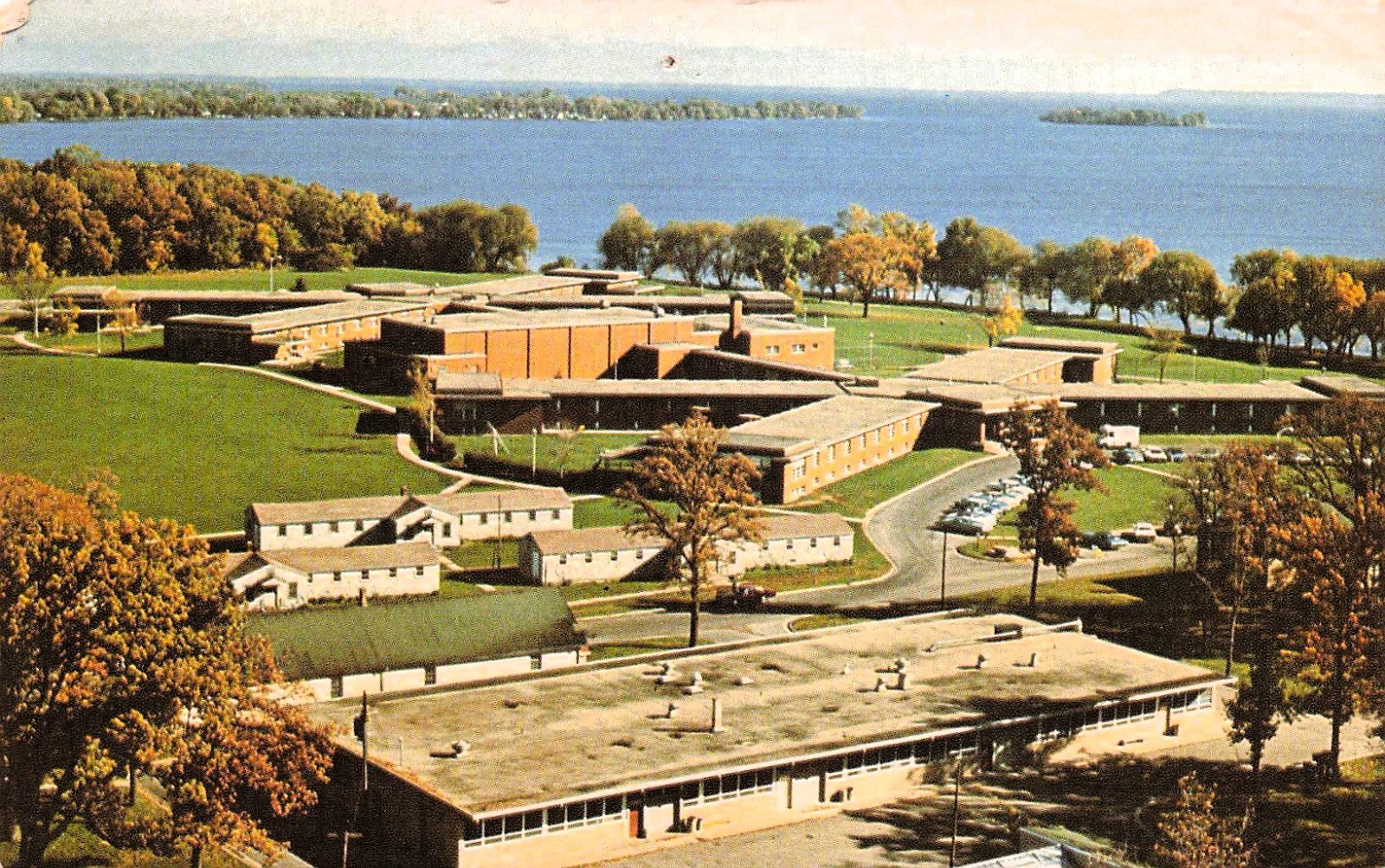 Oshkosh Wisconsin Winnebago Mental Health Institute Hospital Vtg Postcard I1