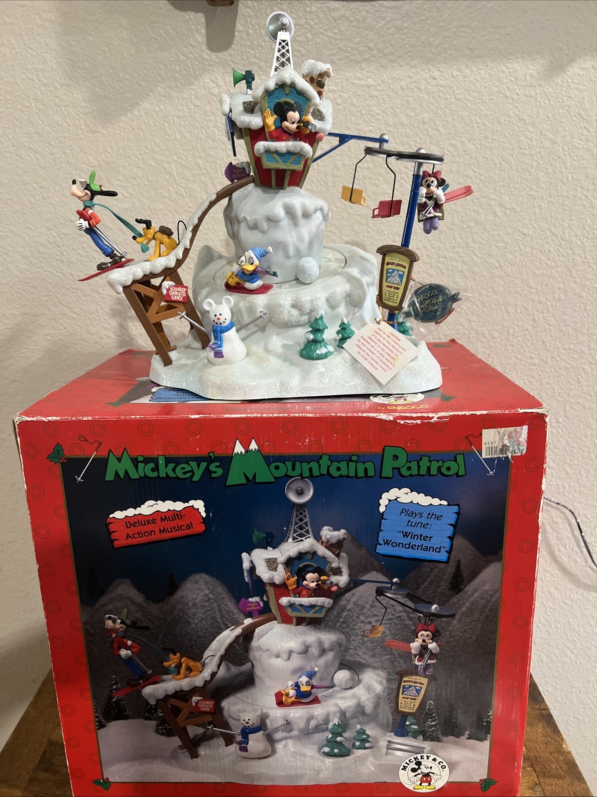 MICKEYS MOUNTAIN PATROL 1995 Disney ENESCO Vintage  MUSIC CHRISTMAS Motion RARE