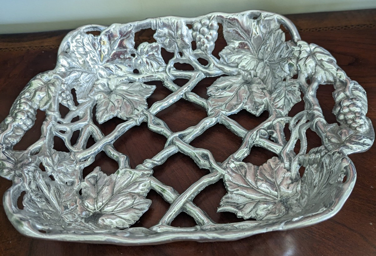 Handcrafted In Mexico 8x8 Casserole Holder Tray Grapes & Vine Pewter Footed