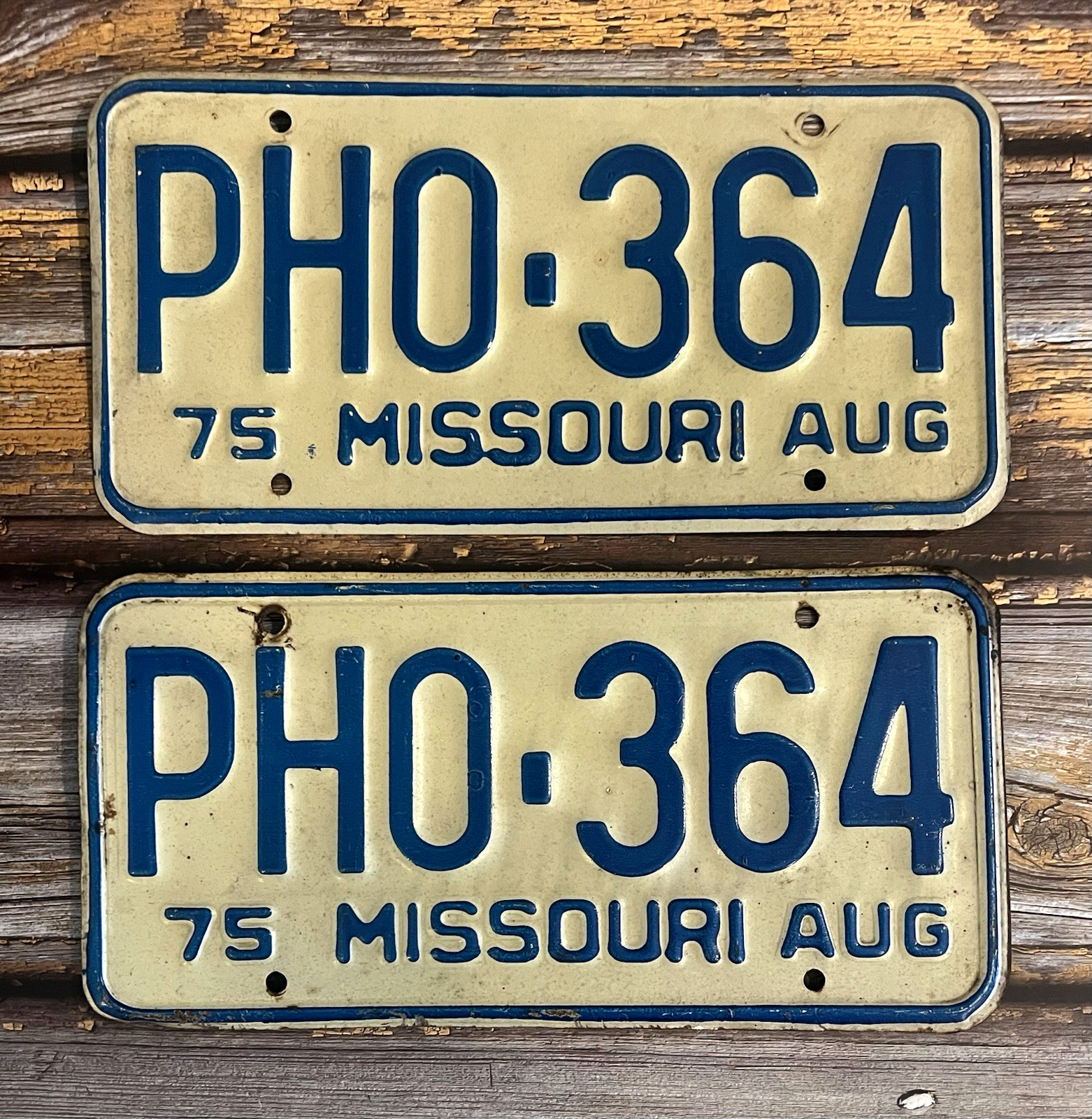 1975 Missouri Automobile License Plate Matched Pair / Set PH0-364